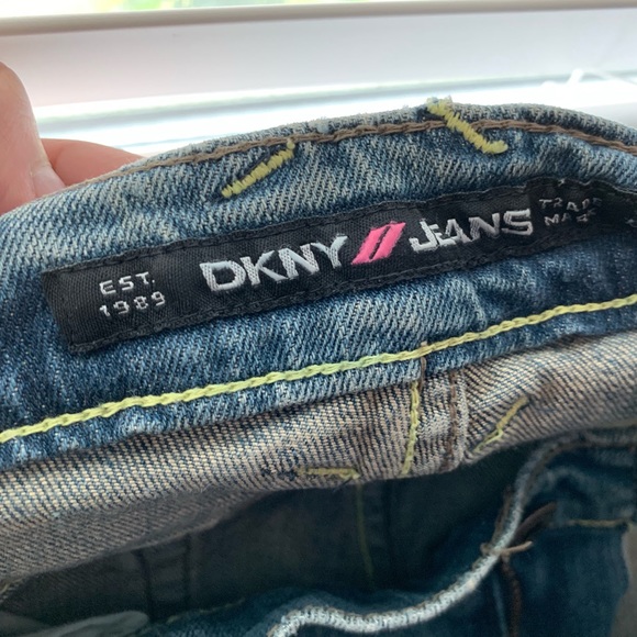 DKNY Jeans - Picture 3 of 4